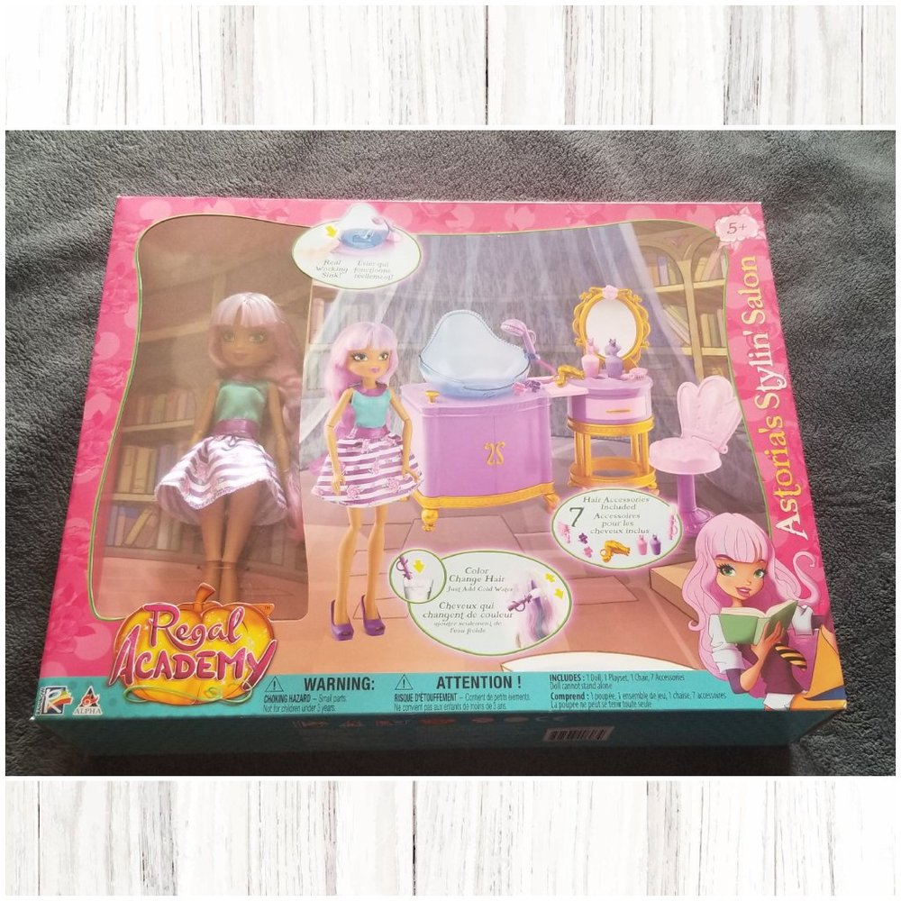 Astoria's Stylin' Salon Doll and Playset (Regal Academy)